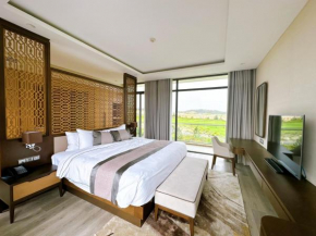 Phoenix Pool & Golf View Villa Cam Ranh